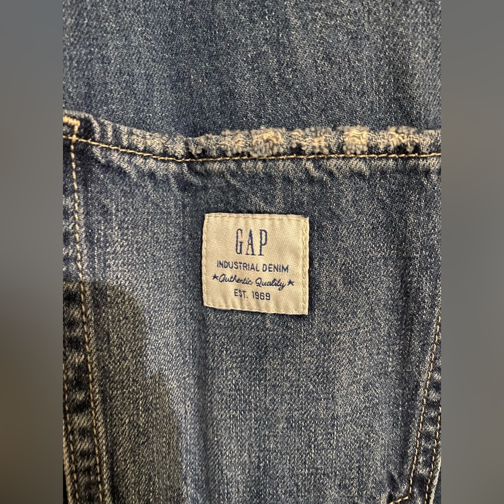 New GAP overall shorts - Picture 7 of 8